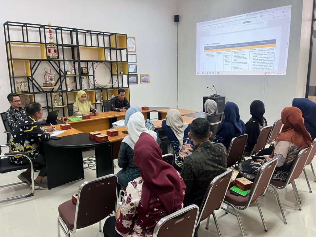 INSPEKTORAT DAERAH KAB. INHIL GELAR REVIU PELAYANAN PUBLIK PADA DPMPTSP
